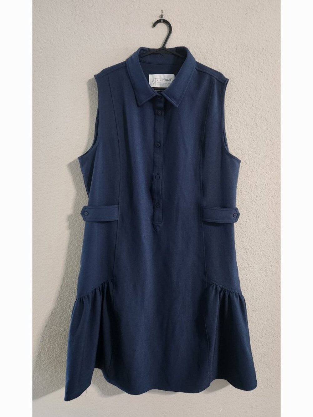 A. Putnam Golf Dress Women’s Large Sleeveless Collared Half-button navy dress
